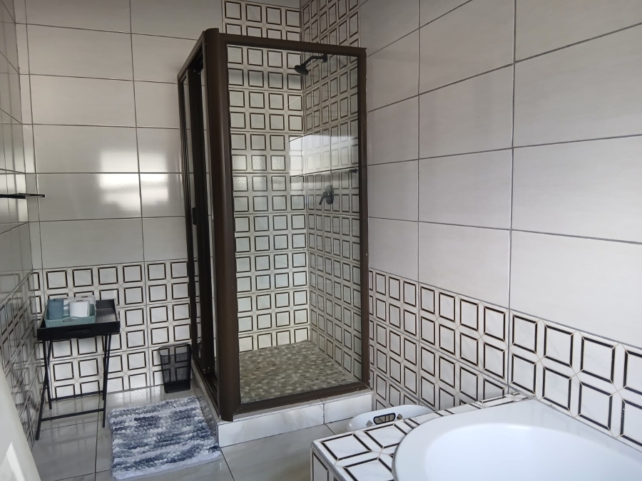 5 Bedroom Property for Sale in Oos Einde North West